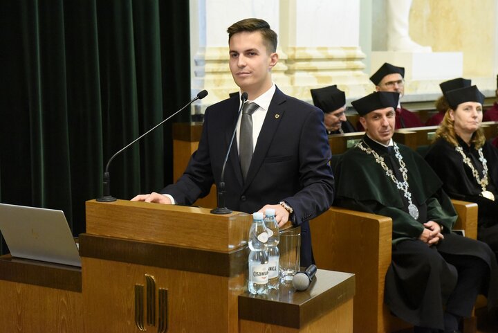 Image of the Vice-President of the AGH University Student Government giving a speech