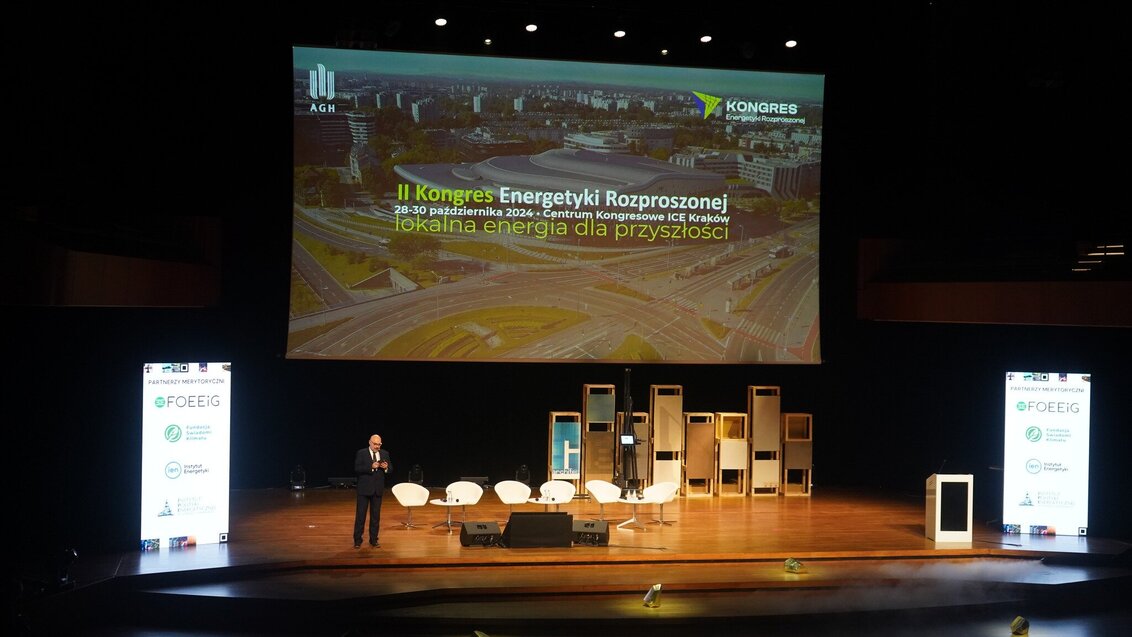 The image shows the stage setup at the 2nd Distributed Energy Congress, held at ICE Kraków. The event focuses on "local energy for the future," with a speaker presenting and sponsor logos displayed, highlighting a theme of sustainable energy solutions.