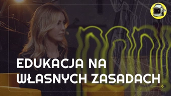 Grafika ilustracyjno-informacyjna z tytułem odcinka pop!castu ("Edukacja na własnych zasadach") i kadrem z nagrania przedstawiającym gościa-rozmówczynię.