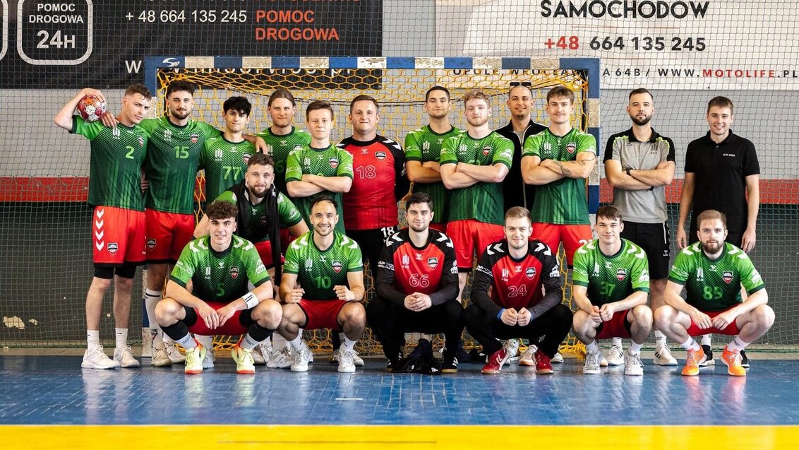 Image of the AGH University men's handball team on a handball court