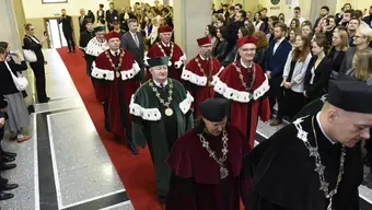 Image of the Rector's procession in the AGH University main hall