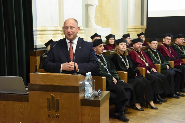 Image of the Voivode of the Malopolska Region giving a speech