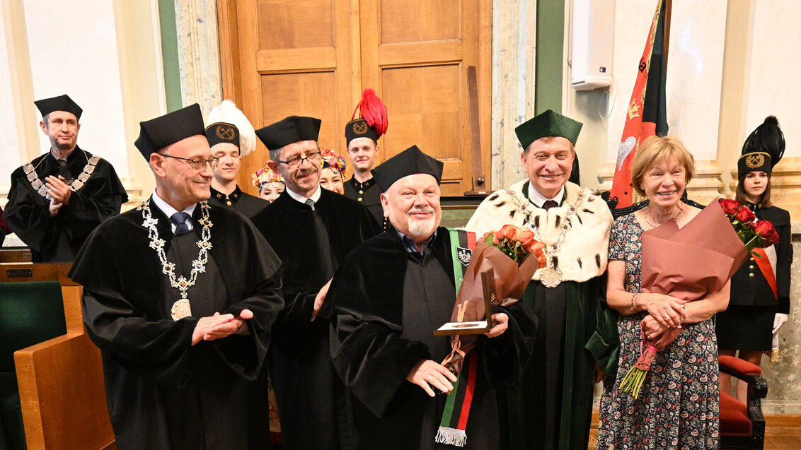 Image of Professor Tadeusiewicz in the group of Professors with the AGH University Rector, all wearing ceremonial gowns and insignia in the AGH University assembly hall.