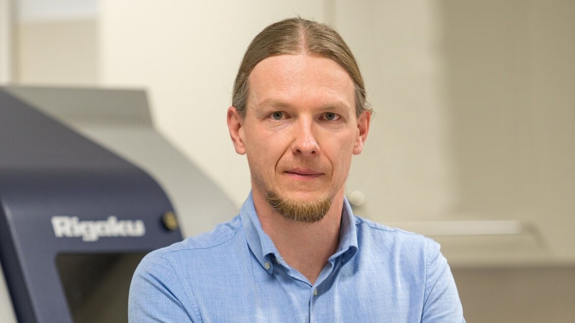 Image of a man in a blue shirt with short sleeves